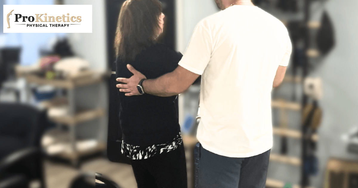 Prokinetics Physical Therapy therapist providing hands-on assessment for shoulder pain during a Shoulder Pain Physical Therapy NYC session.