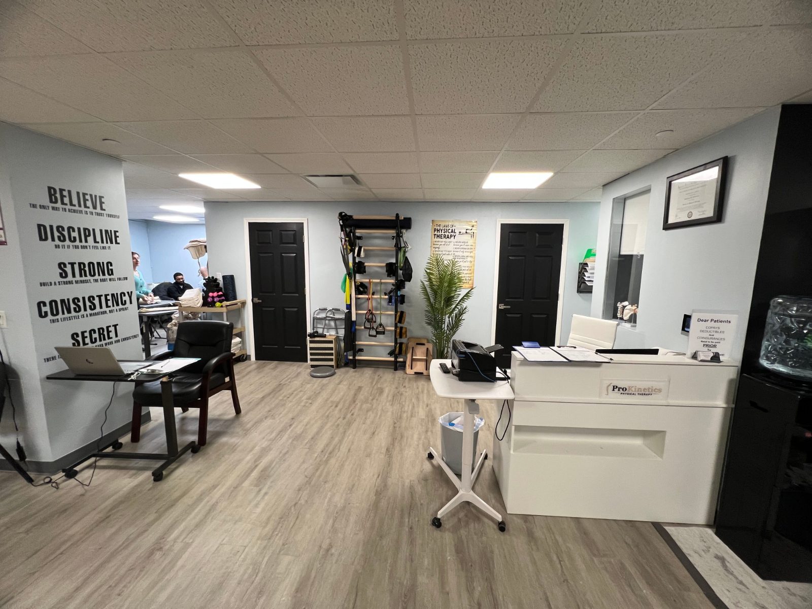 ProKinetics Bensonhurst open treatment floor and front desk